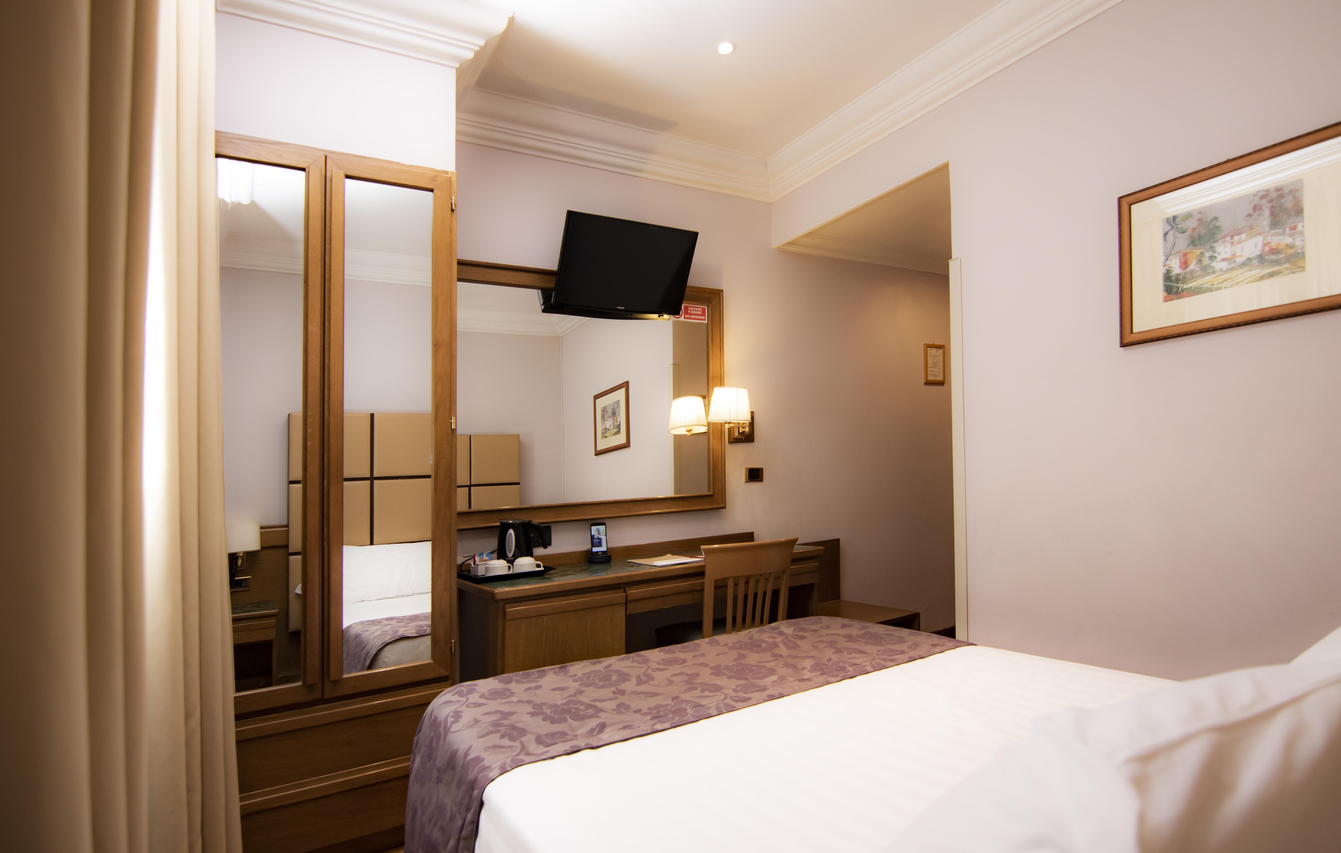 Hotel Giolli Nazionale Rome Exterior photo