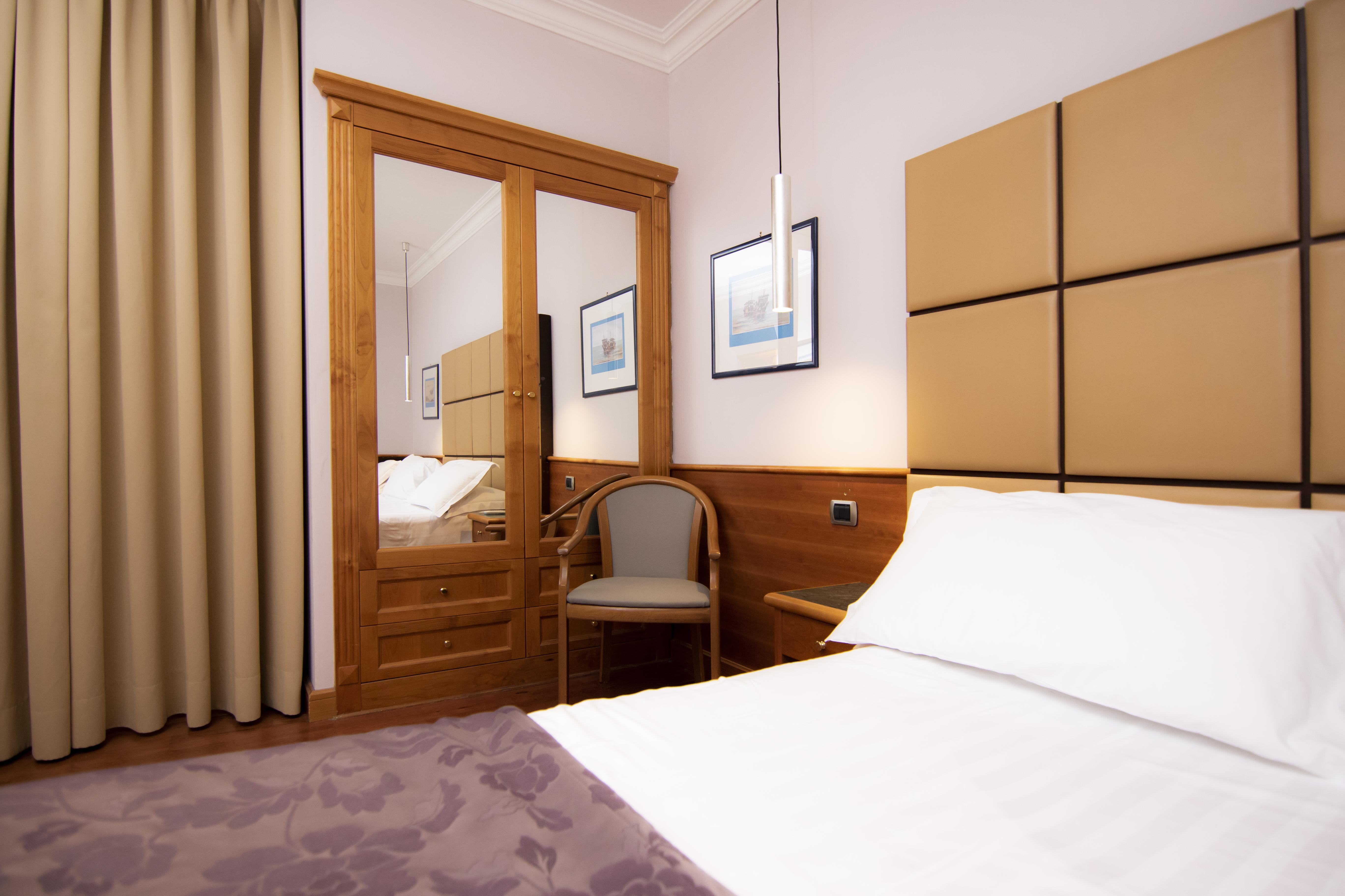 Hotel Giolli Nazionale Rome Exterior photo