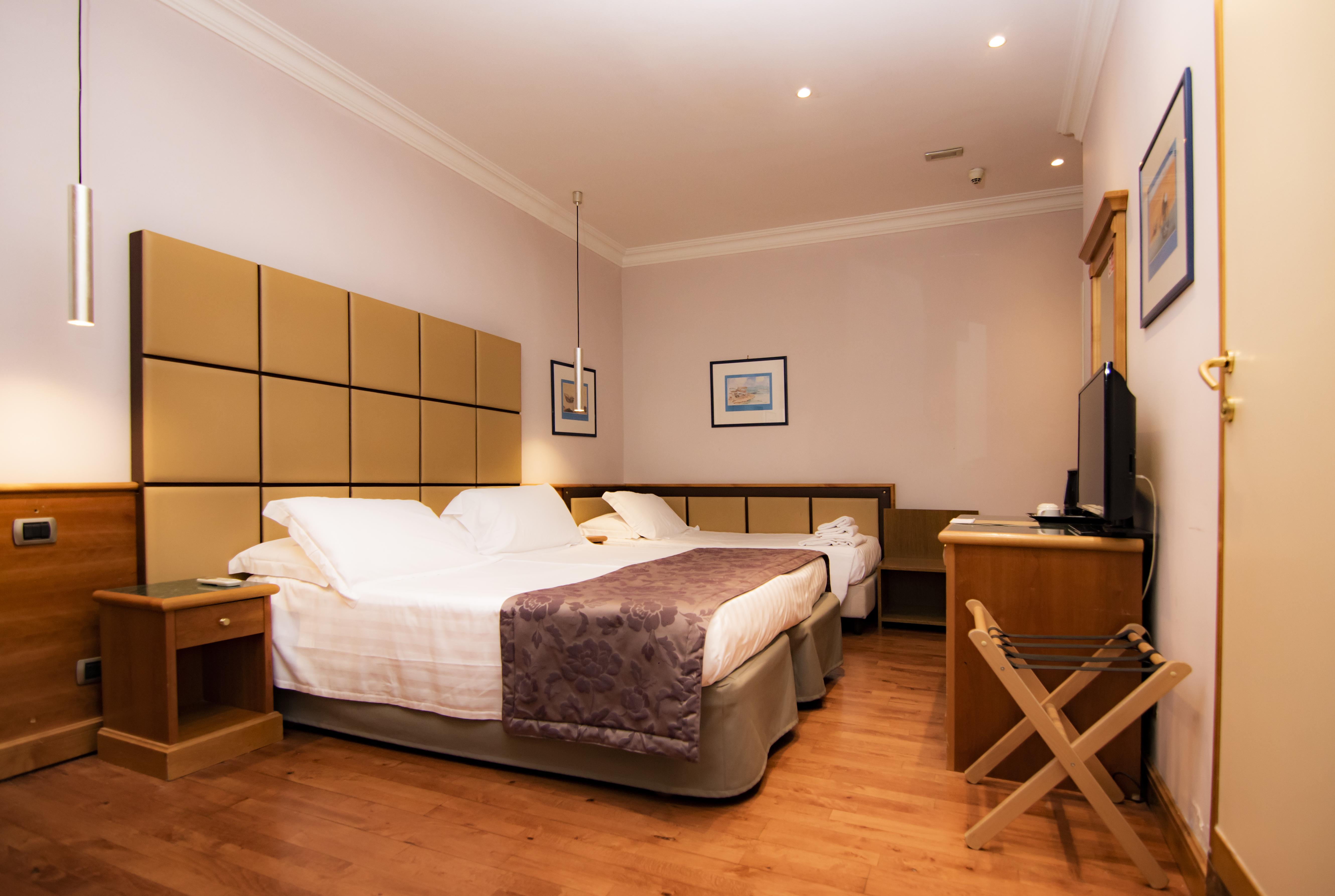 Hotel Giolli Nazionale Rome Exterior photo