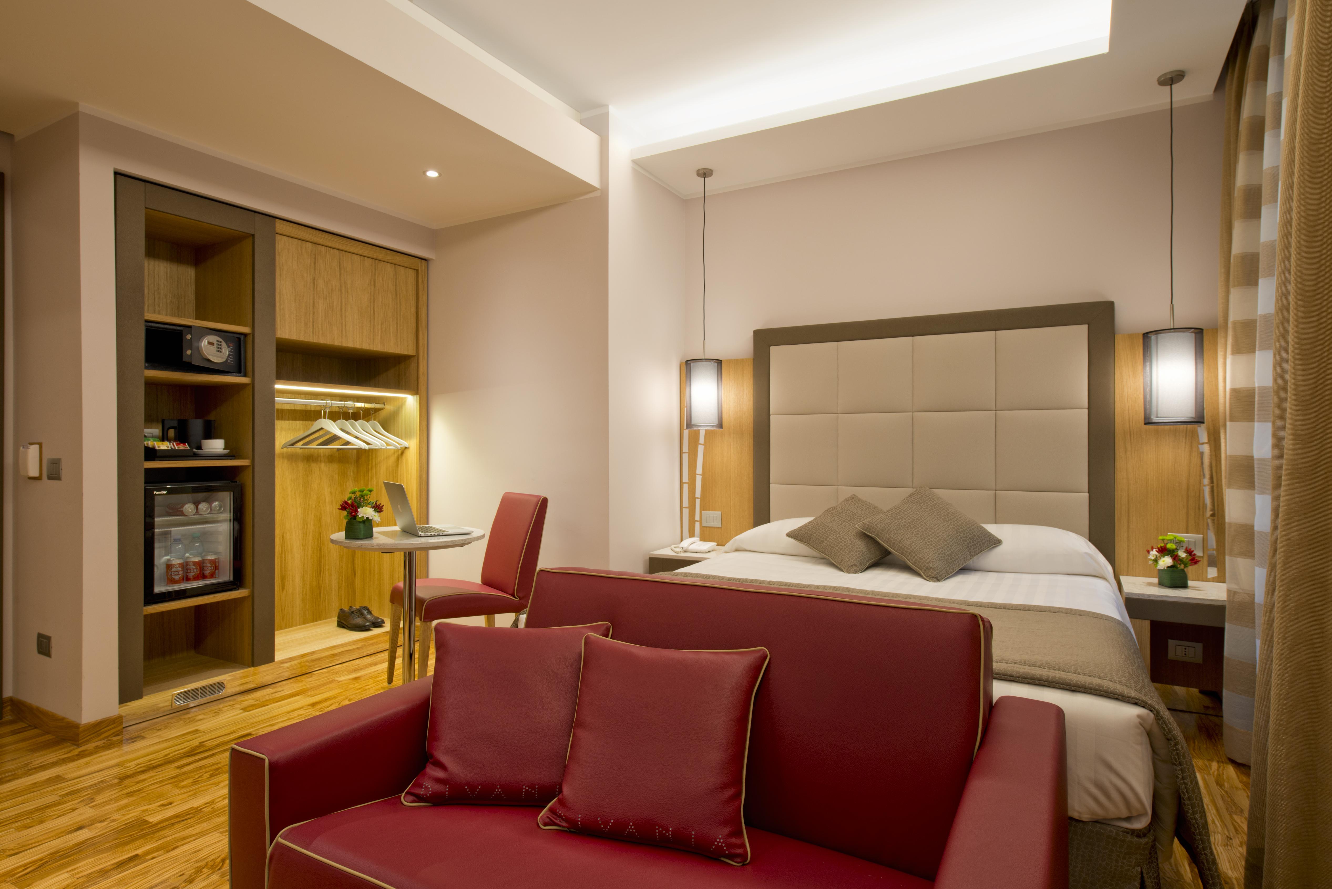 Hotel Giolli Nazionale Rome Exterior photo