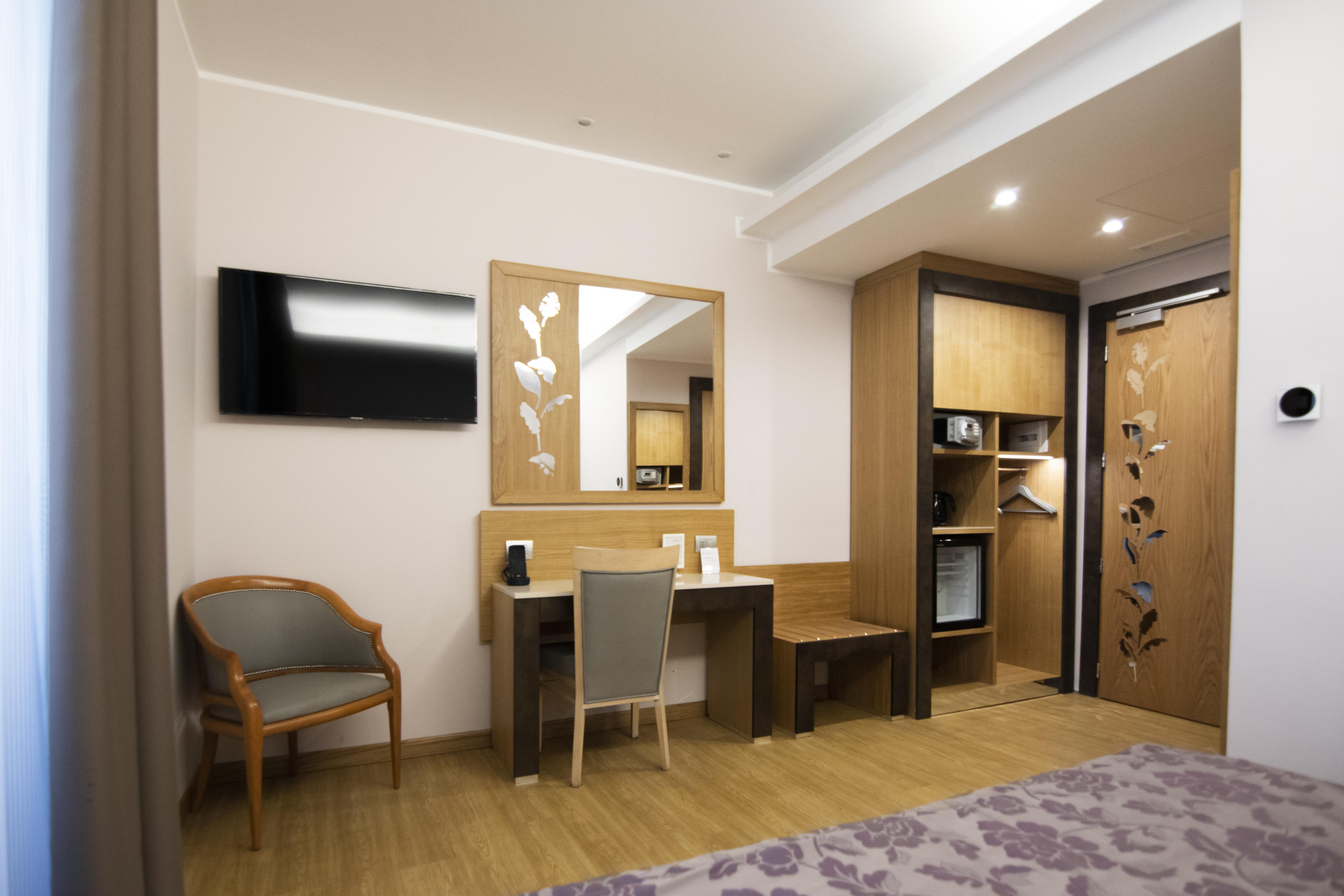 Hotel Giolli Nazionale Rome Exterior photo