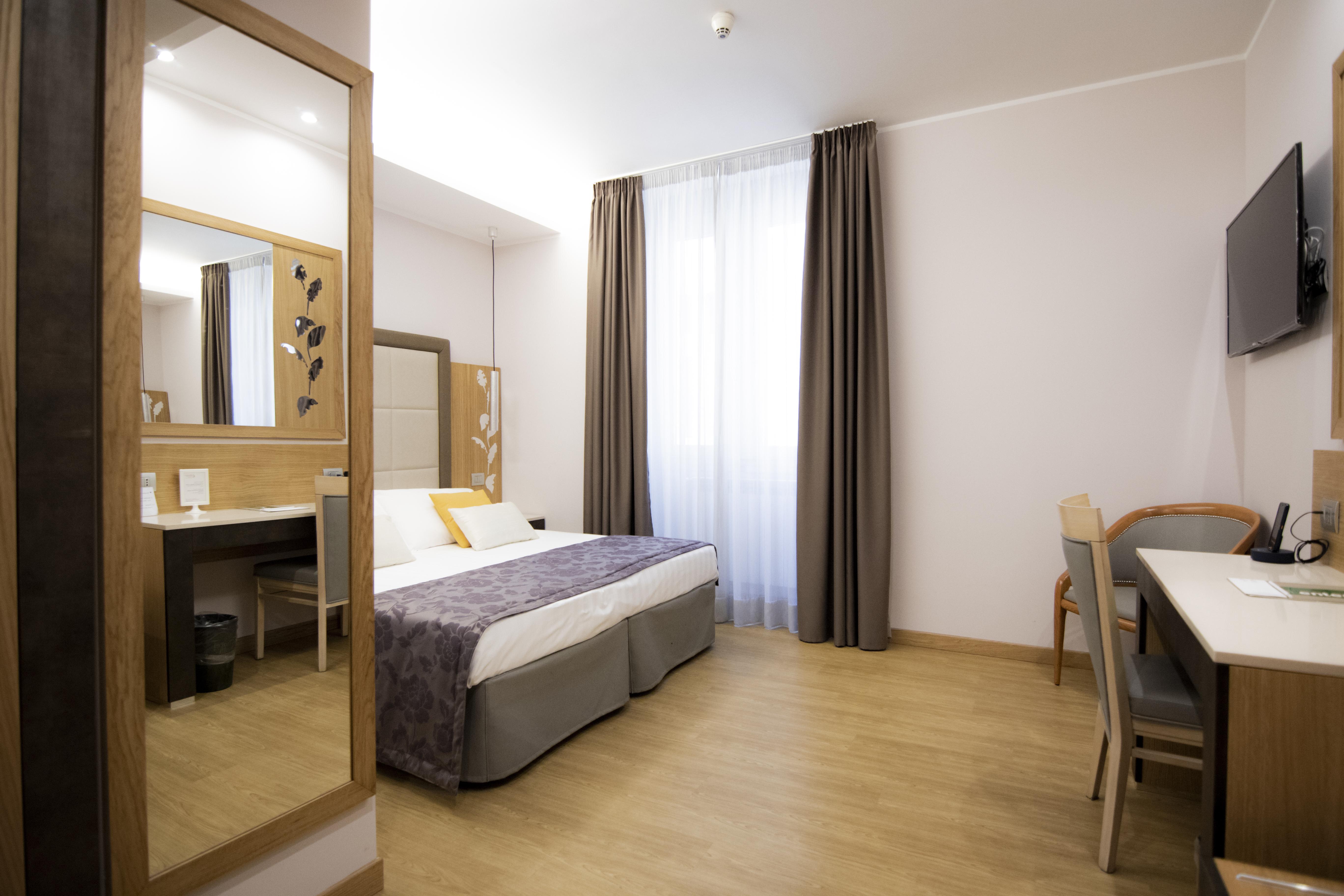 Hotel Giolli Nazionale Rome Exterior photo