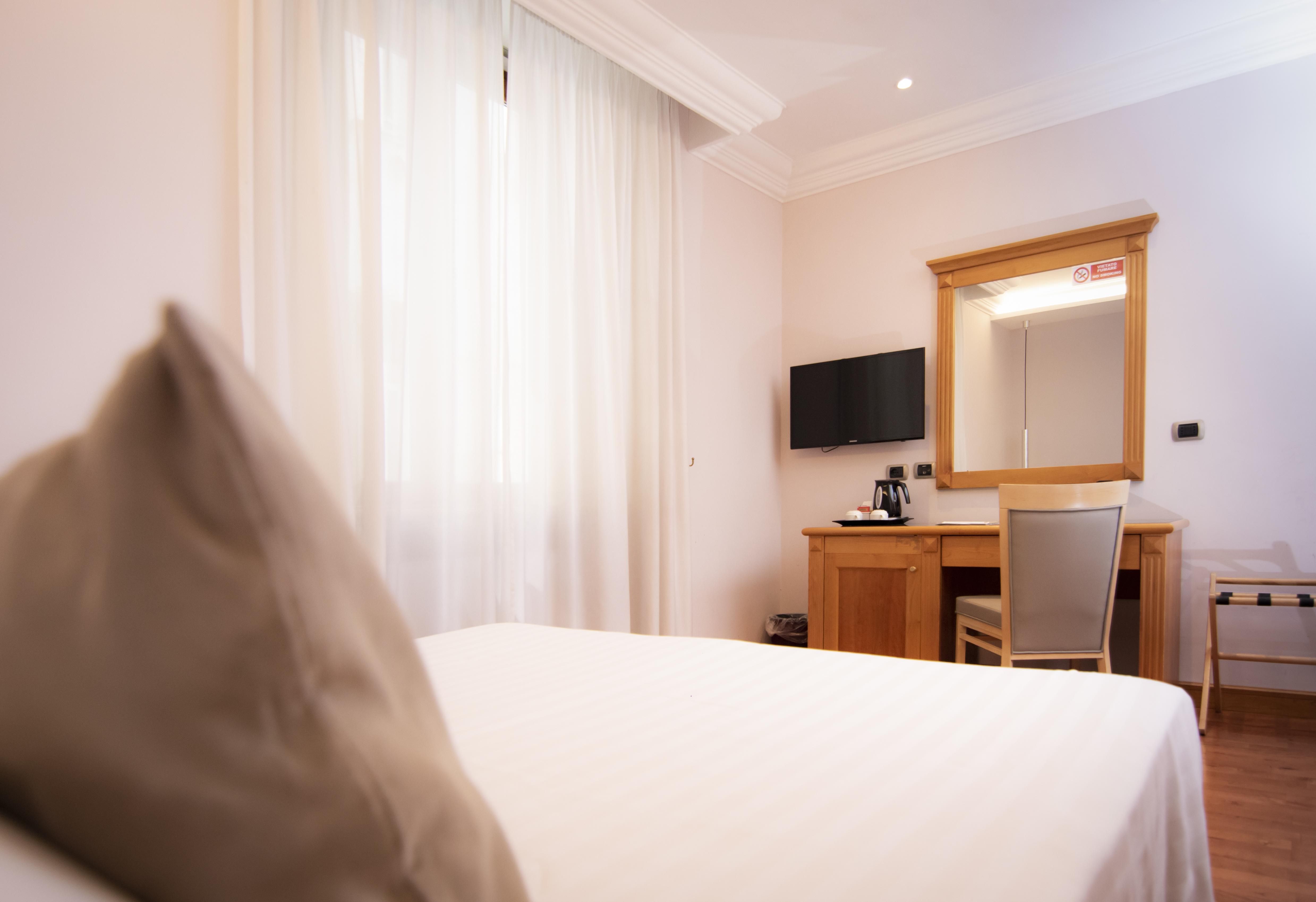 Hotel Giolli Nazionale Rome Exterior photo